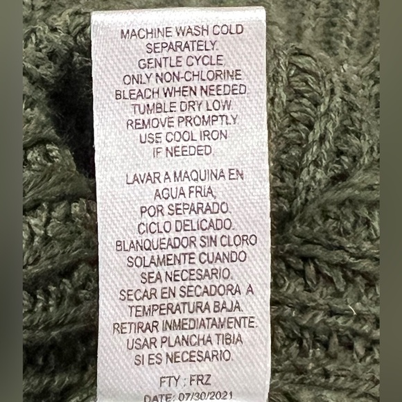 Full circle Trends Hunter Green Distressed Shredded Button Cardigan Size Large - Picture 11 of 11